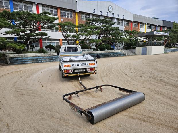학교 운동장 모래보충, 안전 뿐 아니라 장기적인 효과까지! 전국산업안전으로 최고의 완성도를 관련 이미지