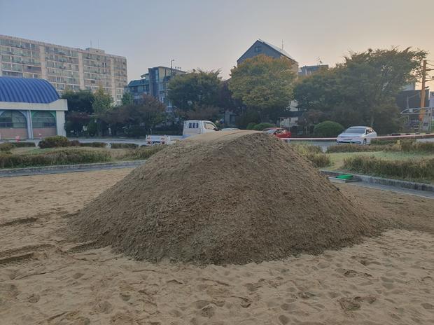 학교 운동장 모래보충, 안전 & 효율성까지 최상급 전국산업안전으로!