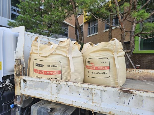 신안군고등학교 운동장 모래보충: 전문 시공으로 안전한 놀이 공간 만들어 보세요!