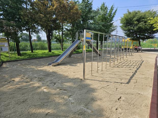 어린이집 운동장 관리, 안전도 걱정 없이 전문가로!  (지도읍선도출장소)