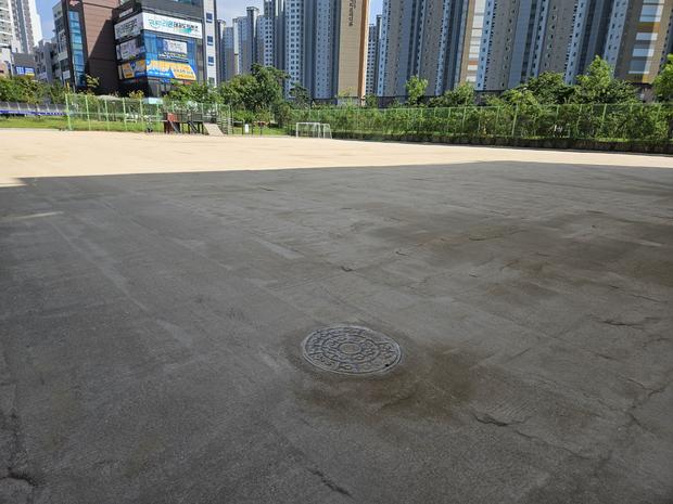 압해읍매화출장소 어린이집 운동장 소금살포: 전문 시공으로 안전하고 장시간 사용 가능하도록!