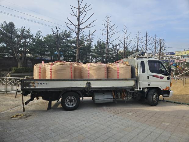 압해읍고이도출장소 어린이집 운동장 소금살포: 학교 시설관리 전문가, 안전하게 놀 수 ...