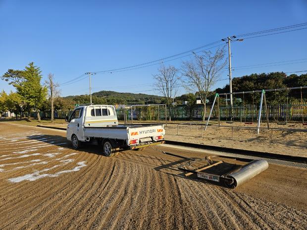 학교 운동장 관리, 전문적 안전 시공으로 걱정 끝! 증도면초등학교의 성공적인 유지보수