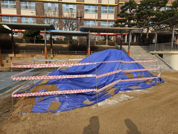 ? 증도면병설유치원 운동장 깔끔하게 관리! 전문 시공, 안전과 신뢰를 받아보세요! 관련 이미지