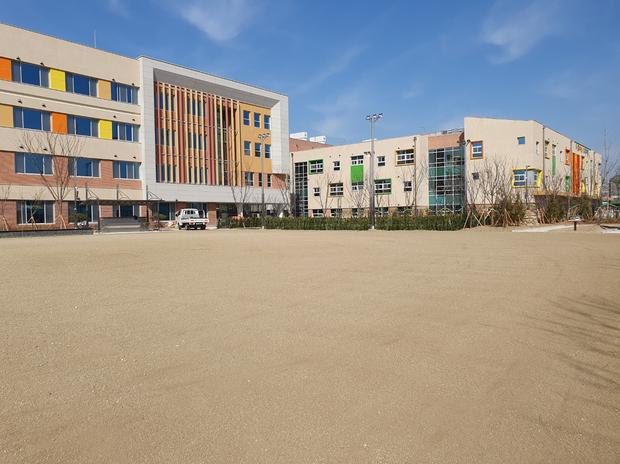 임자면중학교 운동장 관리: 전국산업안전 100% 완벽 시공! 관련 이미지
