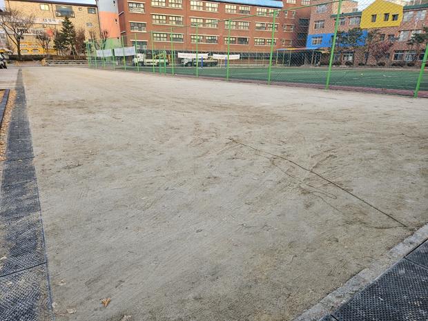 초등 교내 운동장, 안전하게 유지보수! 전국산업안전 핵심 비밀