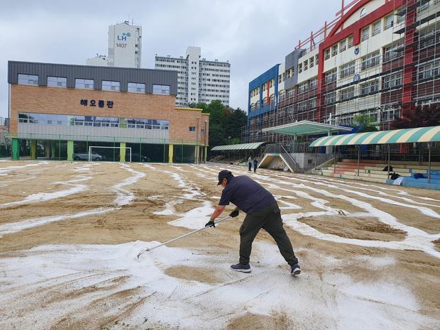 학교 운동장 금살포 ? 안전 지침! 전국산업안전으로  최고의 시설 만들어보세요