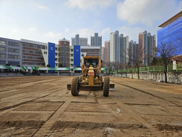 도초면우이도출장소중학교운동장잡초제거: 전문 시공으로 건강하고 깨끗한 운동 공간 만들어...