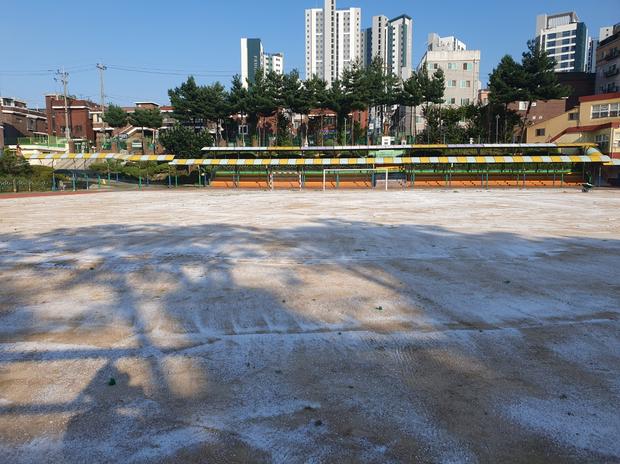 도초면우이도출장소고등학교 운동장 관리, 전국산업안전으로 안전하고 쾌적한 공간 만들기!