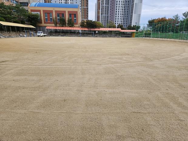 학교 운동장 안전 관리, 전국산업안전!  정확한 시공으로 신뢰를 만들어봐요