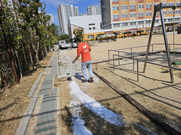 학교 운동장 설치, 안전한 곳으로! 전국산업안전 최고의 기술로 흑산면유치원