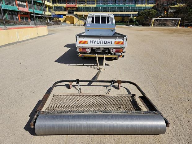 학교 운동장, 안전하게 유지! 흑산면병설유치원 수리 전문가 가이드!