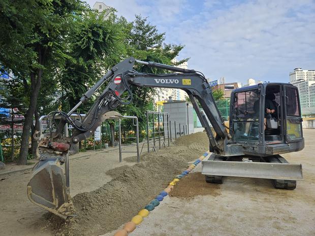 학교 운동장 모래보충, 전국산업안전으로 놀이터를 안전하게!