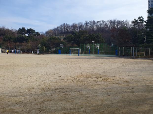 하의면고등학교 운동장 모래 보충, 전국산업안전으로 안전하고 쾌적한 공간 만들기!