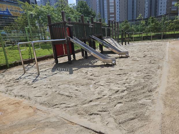 안좌면중학교 운동장 모래보충, 전국산업안전으로 쾌적한 공간 만들어봐!