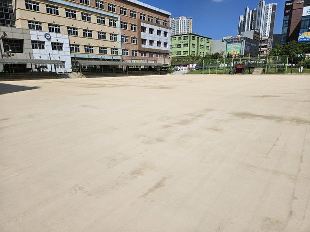 전주 고등학교 운동장 마사토 관리, 혁신적인 시공으로  학교 건강과 활력 UP!