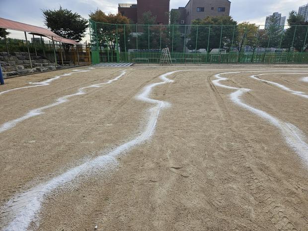 무주군 초등학교 운동장 잡초 관리, 케이스터디움으로 완벽한 결과를! 관련 이미지