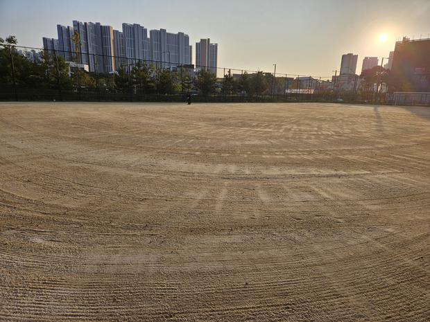 무주군 고등학교 운동장잡초 관리, 케이스터디움으로 혁신적인 솔루션! 관련 이미지