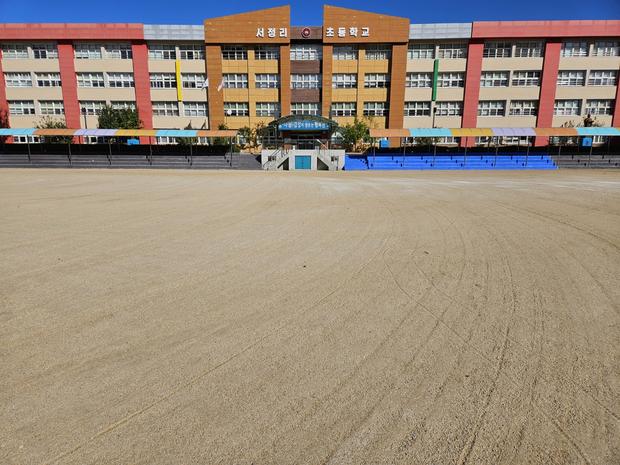 고창군 초등학교 운동장 마사토관리:  ? 걱정 끝! 전문가 케이스터디움으로 단단한 학... 관련 이미지
