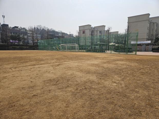 전주 대학교 운동장 잡초 관리, 케이스터디움으로 완벽하게! 관련 이미지