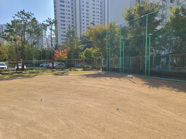 서울초등학교 운동장 포크레인, 케이스터디움 전문가로 시공하세요! 관련 이미지