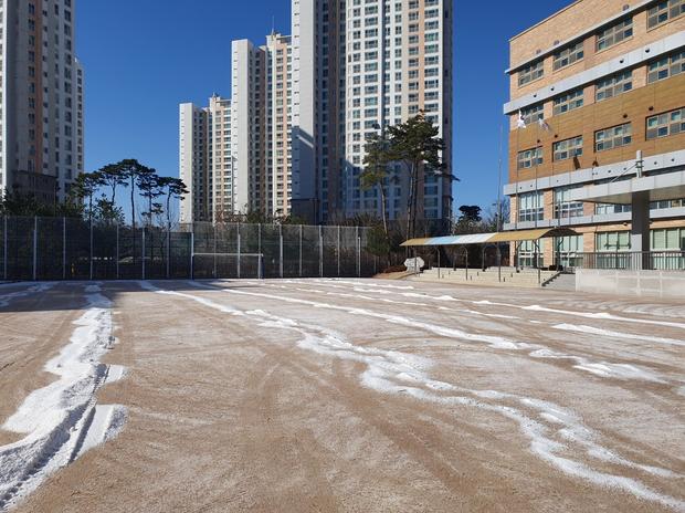 서울초등학교 운동장 유지보수: 케이스터디움, 10년 경험으로 안전하고 장점이 많은 업... 관련 이미지