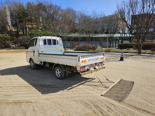 서울중학교 운동장 잔디 제거: 전문 케이스터디움으로 완벽한 결과! 관련 이미지