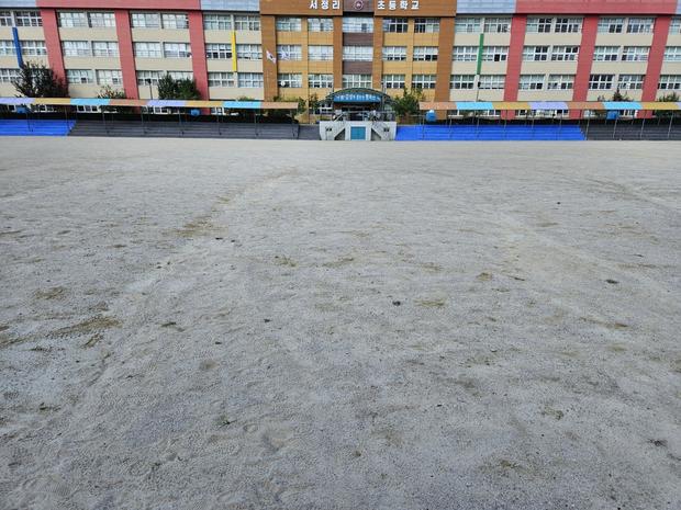서울중학교운동장 재설, 걱정 마세요! 케이스터디움으로 완벽한 운동장 만들어 드릴게요! 관련 이미지
