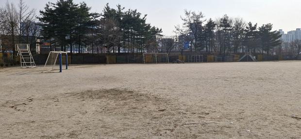 서울고등학교 운동장 롤러 작업, 케이스터디움으로 완벽한 건축 현장! 관련 이미지