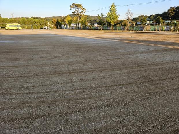 서울고등학교 운동장 잡초 제거, 케이스터디움 전문가로 완벽하게 해결하세요! 관련 이미지