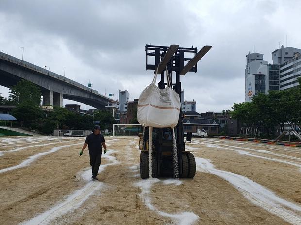 과천고등학교 운동장 잔디 제거, 케이스터디움 전문가로 완벽한 결과! 관련 이미지