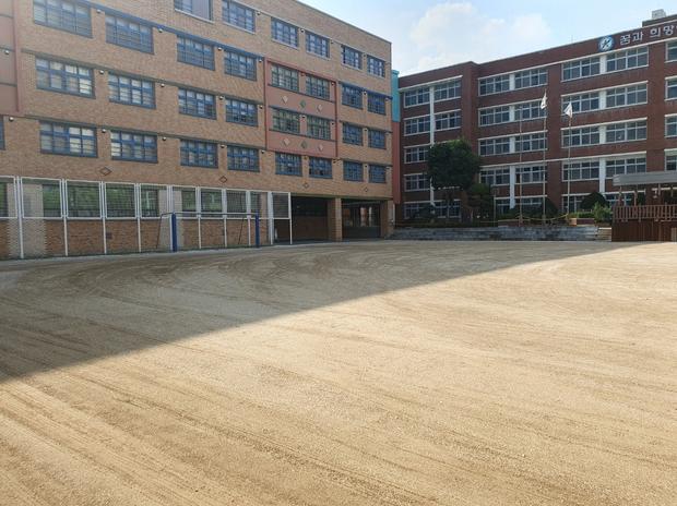경기초등학교 운동장 잔디 제거, 전문가 케이스터디움으로 완벽한 결과! 관련 이미지