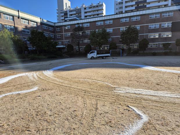 경기중학교운동장 그라인딩, 혁신적인 기술로 최상의 경험! 케이스터디움! 관련 이미지