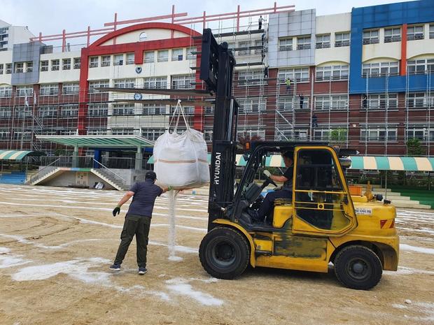 경기중학교운동장다짐작업, 20년 경력 케이스터디움으로 완벽하게! 관련 이미지