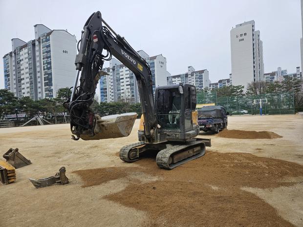 경기중학교 운동장 평탄화, 케이스터디움으로 혁신적인 시공 완료! 관련 이미지