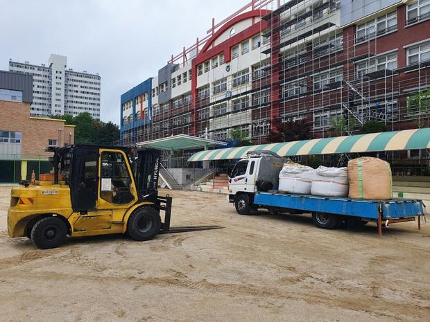 가평중학교 운동장 표면 정비 | 전문 시공으로 쾌적한 경험 만들어보세요! 관련 이미지