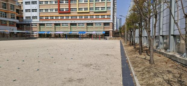 가평중학교 운동장 다짐작업, 케이스터디움 혁신적인 전문 서비스로 안전하고 고품질 운영! 관련 이미지