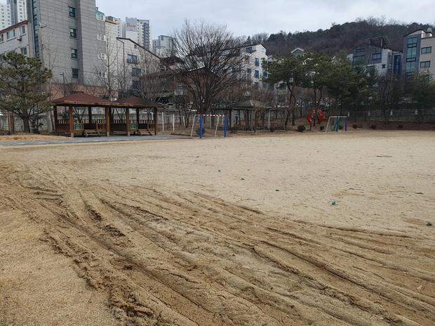 가평어린이집운동장 롤러 작업, 전문 케이스터디움으로 신뢰할 수 있는 운동장 유지보수! 관련 이미지
