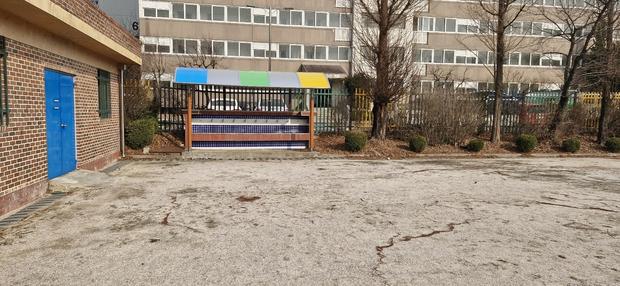 광명초등학교 운동장 라인 포인트 제거, 전문 시공으로 깨끗하고 안전한 놀이터를 만들어... 관련 이미지