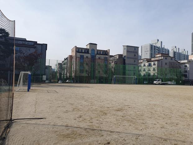 광명중학교운동장잔디제거, 전문 시공으로 깨끗하고 건강한 운동장 만들기! 관련 이미지
