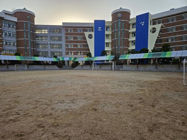 광명고등학교 운동장 마사토 충진공사, 전문 시공으로 더욱 안전하고 품질 높은 공간 만...