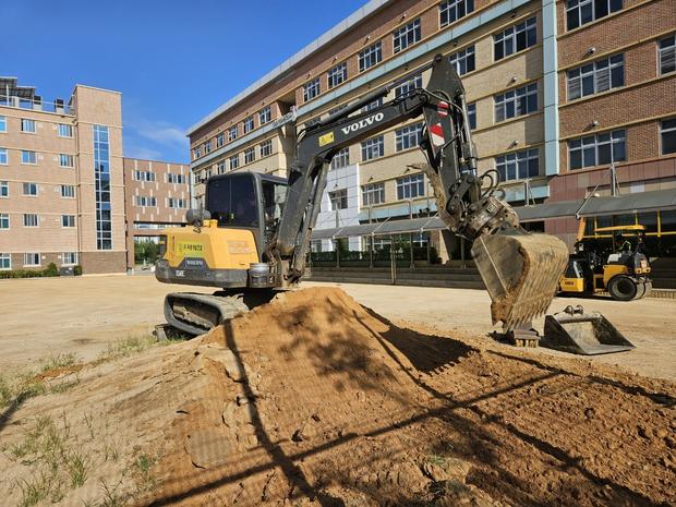 광주초등학교 운동장 평탄화 - 꼼꼼한 전문 시공으로 안전하고 편리한 놀이터 만들기! 관련 이미지