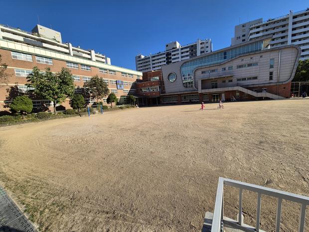 광주초등학교 운동장 유지보수, 전문 업체 케이스터디움으로 안전하고 혁신적인 장비! 관련 이미지