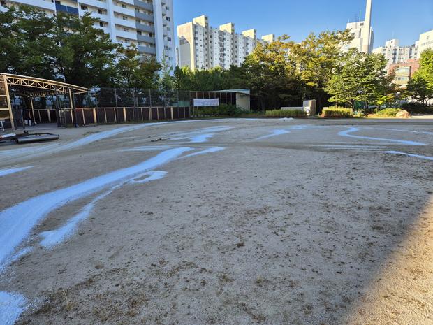 광주중학교 운동장 잔돌 제거! 전문 시공, 안정적인 경제적 선택! 관련 이미지