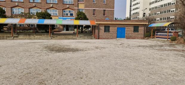 양구고등학교 운동장 잔디제거, 전문 시공으로 완벽한 성능 보장! 관련 이미지