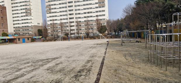 안성초등학교 운동장 라인 포인트 제거: 전문 시공으로 완벽한 쾌적 공간 만들기! 관련 이미지