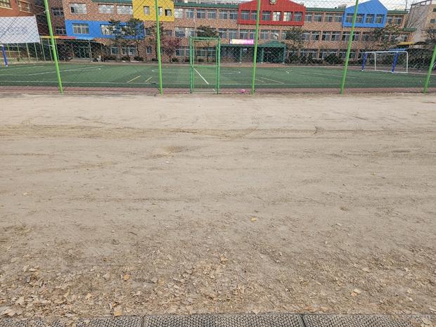 안성어린이집운동장 잔돌제거, 케이스터디움으로 안전하고 완벽하게!