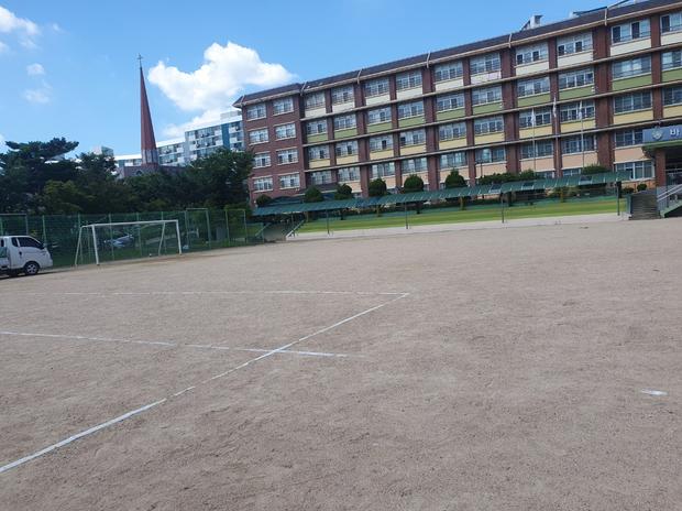 파주고등학교 운동장 롤러 작업, 전문 케이스터디움으로 1년 만에 완벽하게! 관련 이미지