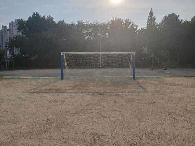 양양중학교운동장천일염살포 | 혁신적인 운동장 유지보수, 케이스터디움!