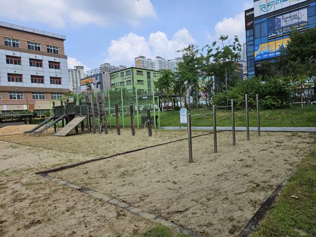 양양병설유치원 운동장 포크레인 작업, 꼼꼼한 전문성으로 안전하고 오래도록! 관련 이미지
